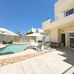 Villa With Pool, Gym, And Games #1961
