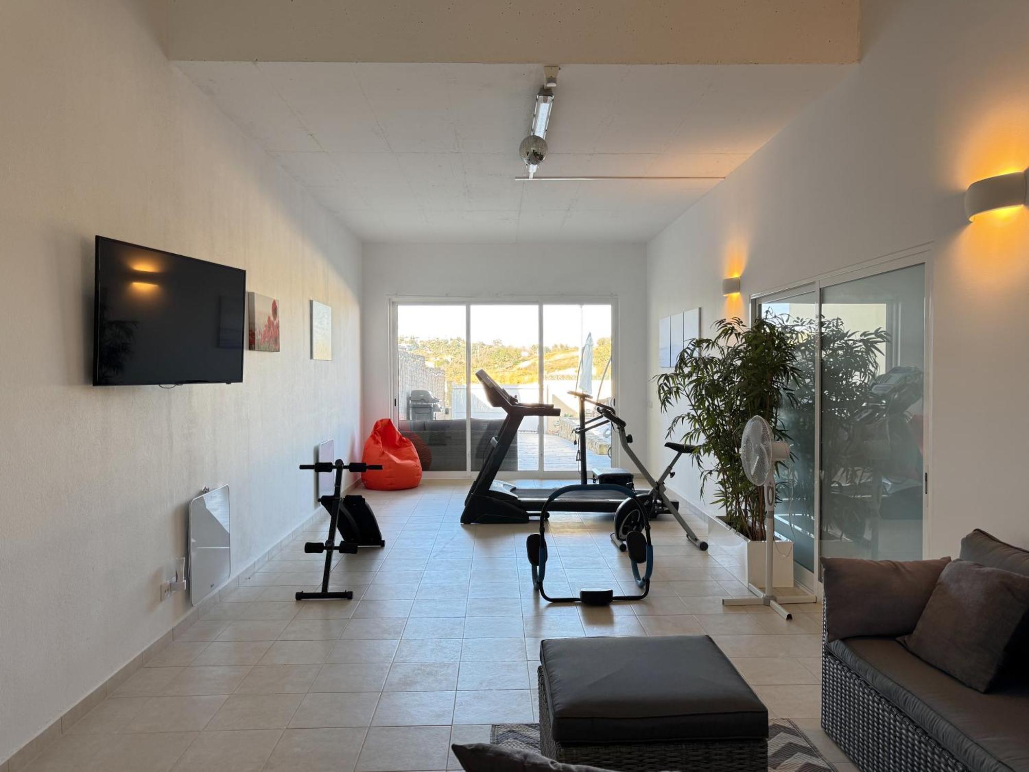 With Pool, Gym, And Games #1961 Apartment