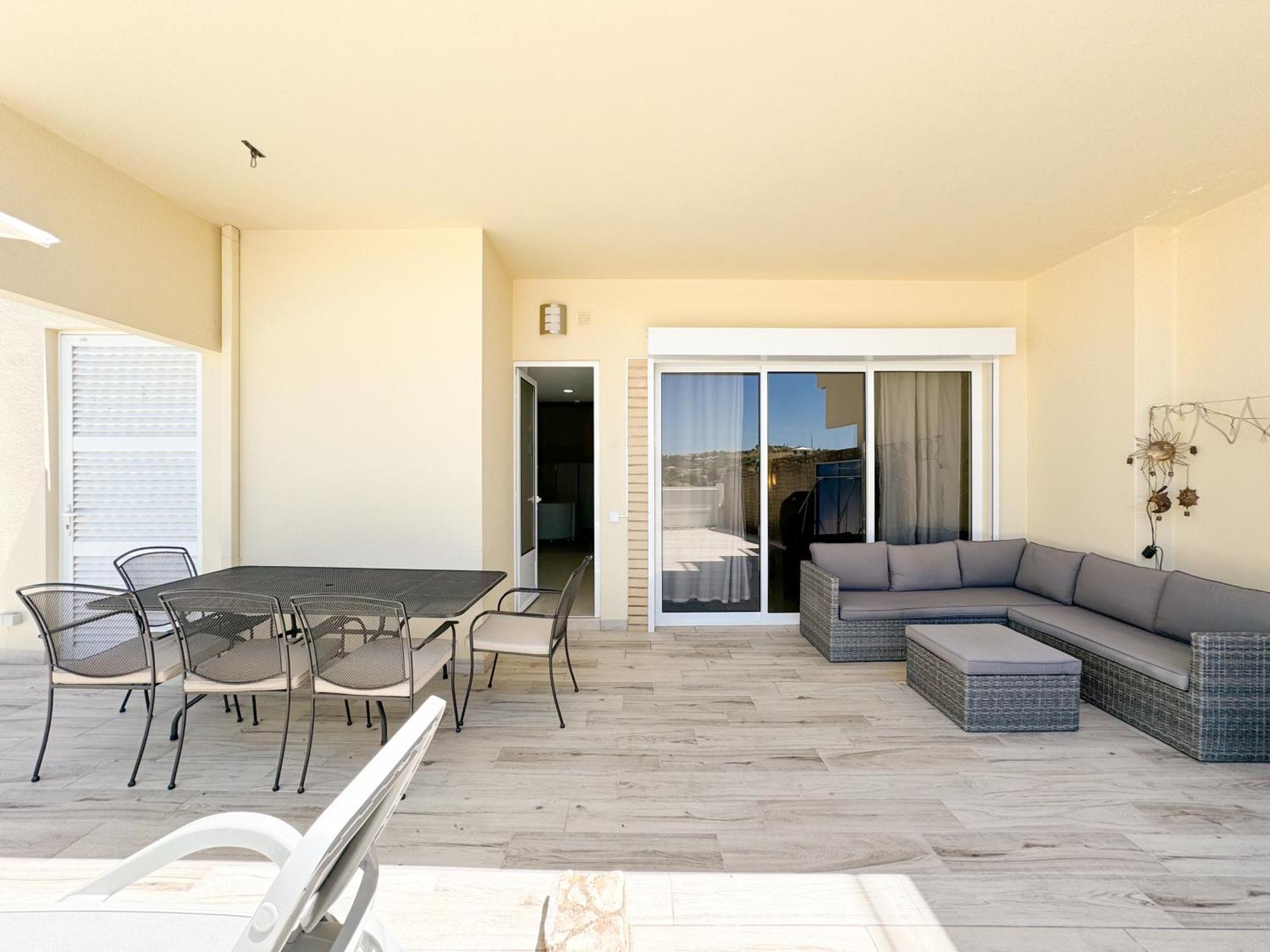 With Pool, Gym, And Games #1961 Apartment