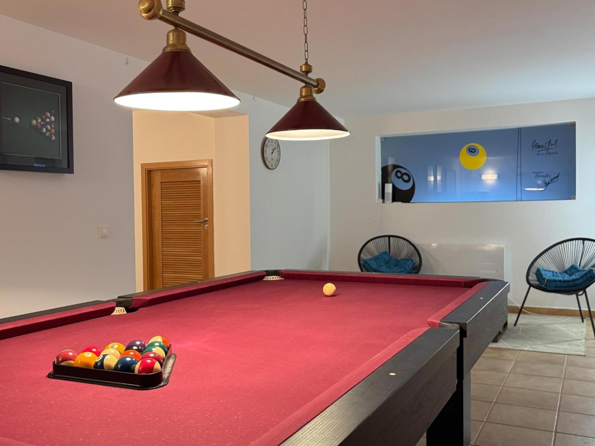Apartment With Pool, Gym, And Games #1961