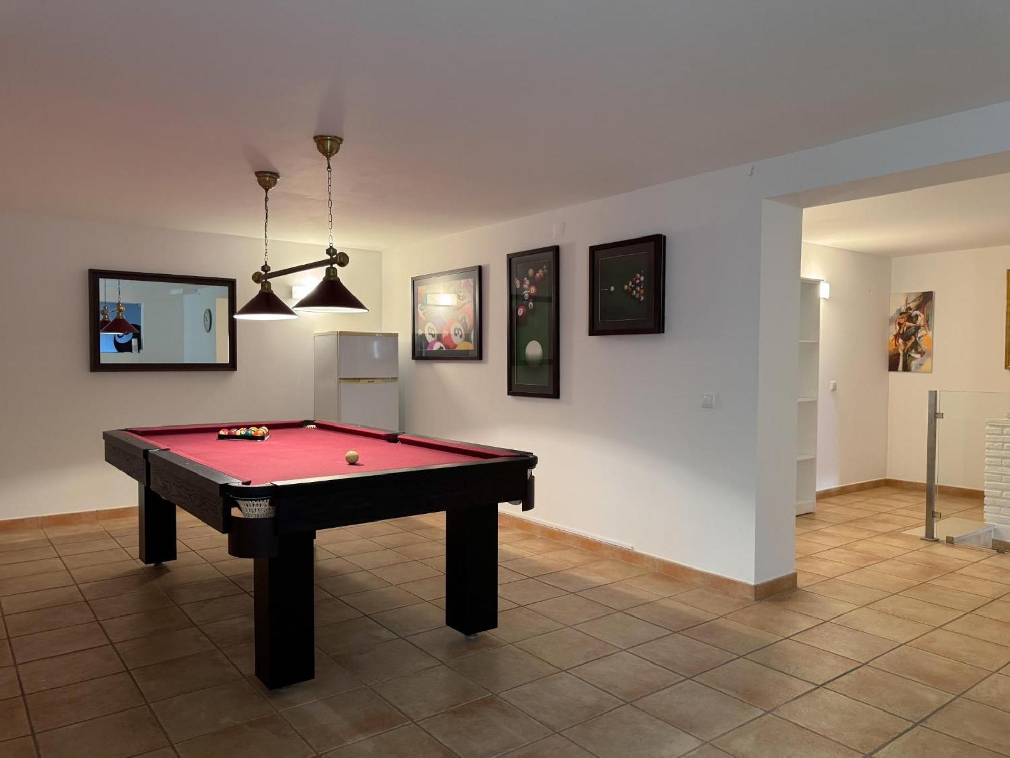 With Pool, Gym, And Games #1961 Apartment *